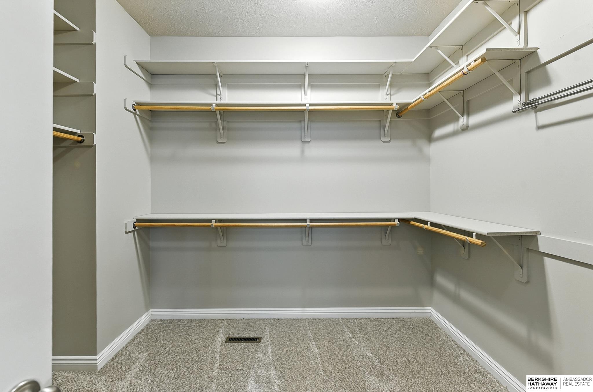 Gretna, Nebraska 68028, United States, 4 Bedrooms Bedrooms, ,4 BathroomsBathrooms,Residential,Pending,205445