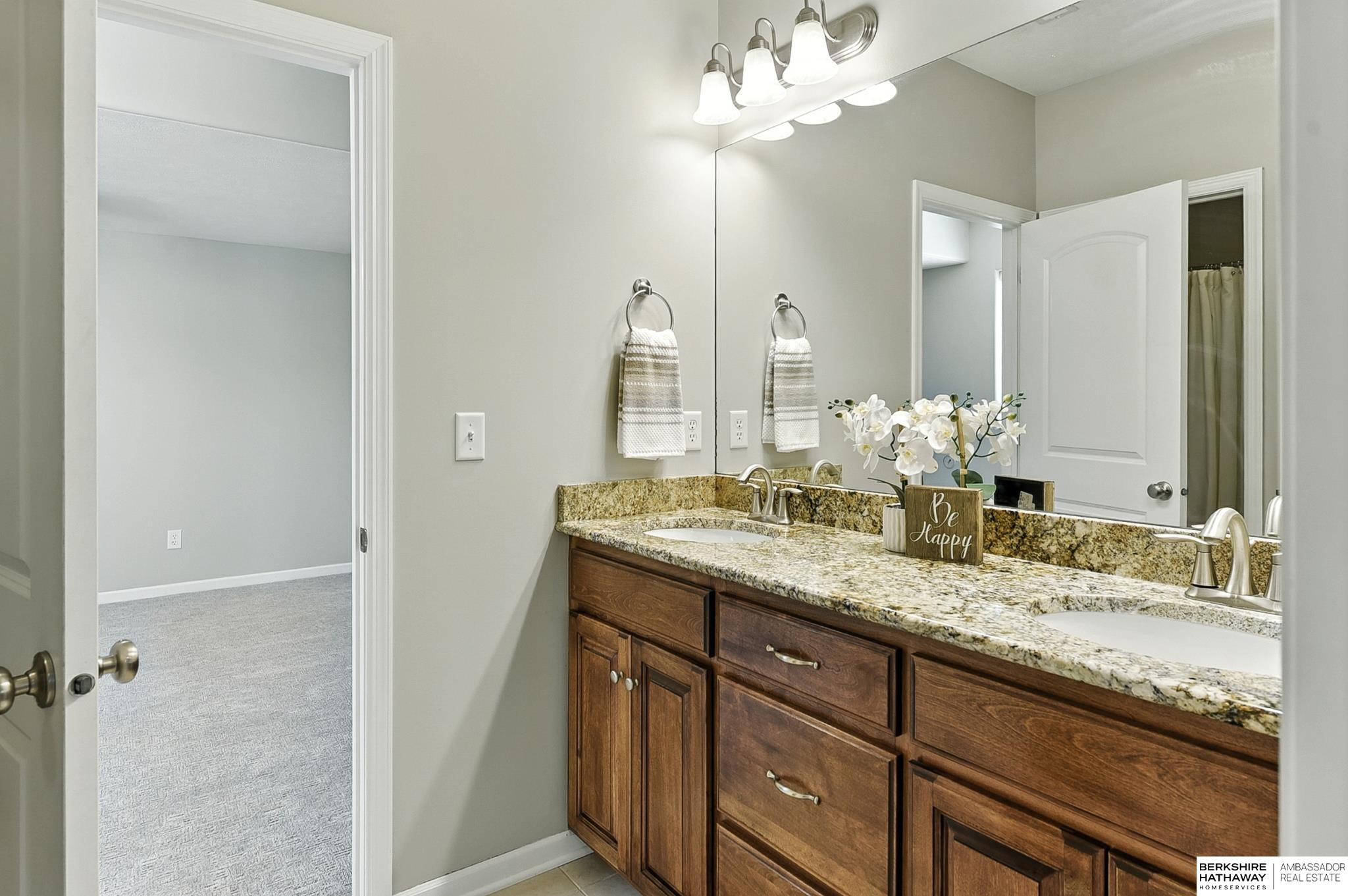 Gretna, Nebraska 68028, United States, 4 Bedrooms Bedrooms, ,4 BathroomsBathrooms,Residential,Pending,205445