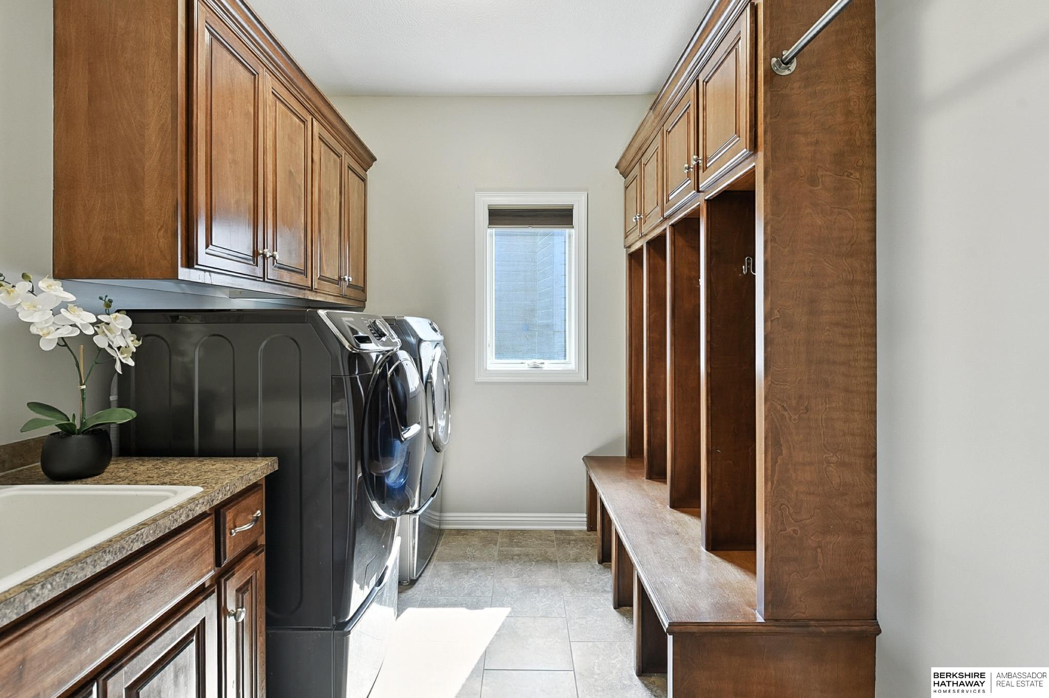 Gretna, Nebraska 68028, United States, 4 Bedrooms Bedrooms, ,4 BathroomsBathrooms,Residential,Pending,205445