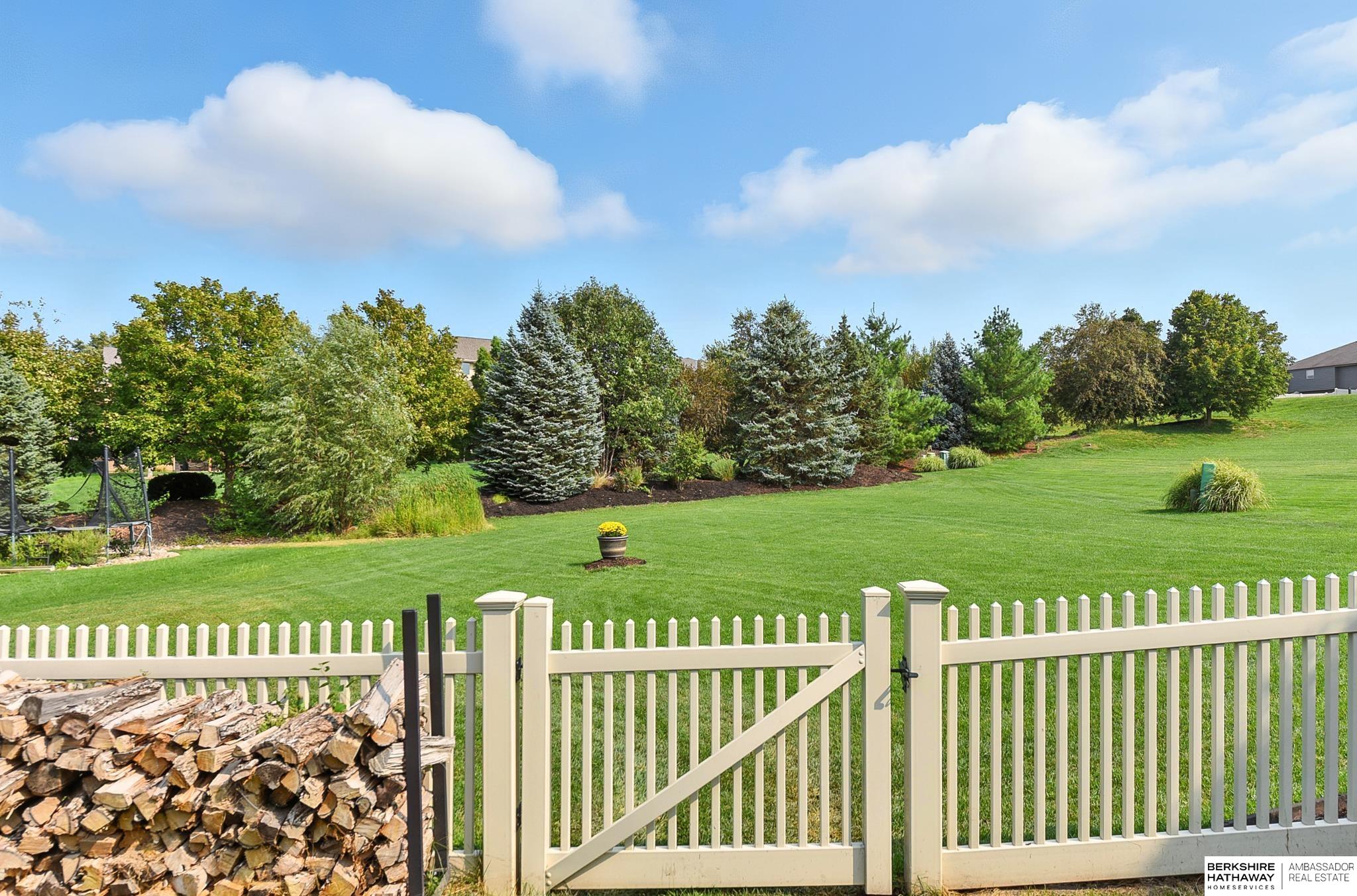 Gretna, Nebraska 68028, United States, 4 Bedrooms Bedrooms, ,4 BathroomsBathrooms,Residential,Pending,205445