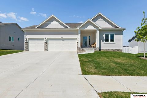 Photo of 12104 S 107th Avenue, Papillion, NE 68046 (MLS # 22612734)