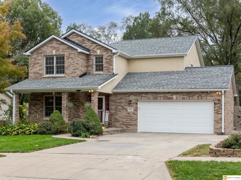 Photo of 405 Judson Street, Lincoln, NE 68521 (MLS # 22534239)