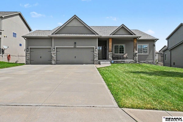 14807 S 24TH ST, BELLEVUE, NE 68123 - Image ff6cc637f3f6c5adaa35ad46ff37bfa0/341133508