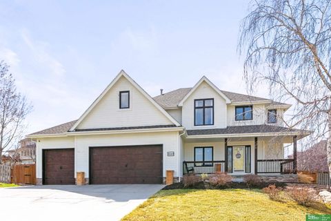 Photo of 16043 Spaulding Circle, Omaha, NE 68116 (MLS # 22608155)