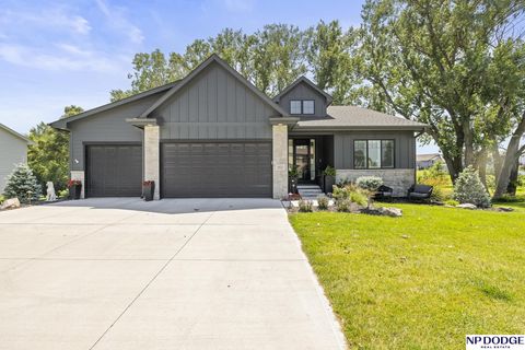 Photo of 18221 Redwood Street, Omaha, NE 68136 (MLS # 22528250)