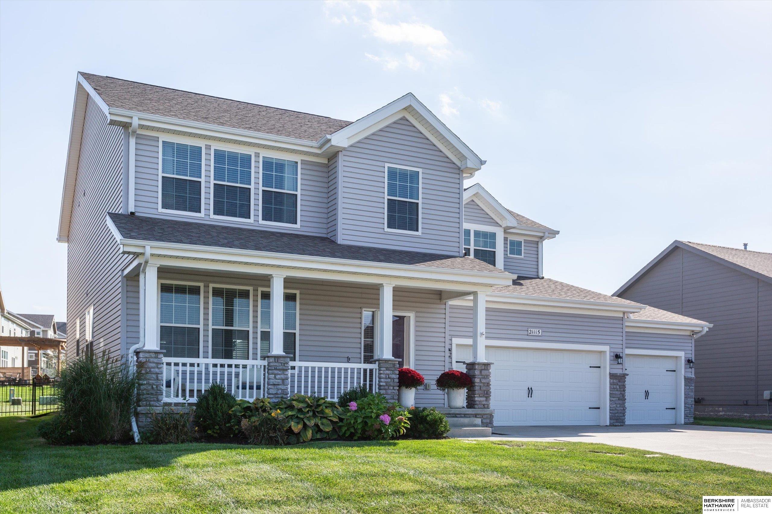 Gretna, Nebraska 68028, United States, 4 Bedrooms Bedrooms, ,2 BathroomsBathrooms,Residential,Active,222280