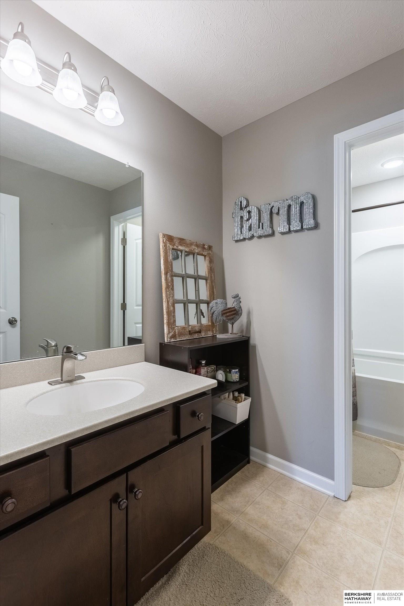 Gretna, Nebraska 68028, United States, 4 Bedrooms Bedrooms, ,2 BathroomsBathrooms,Residential,Active,222280