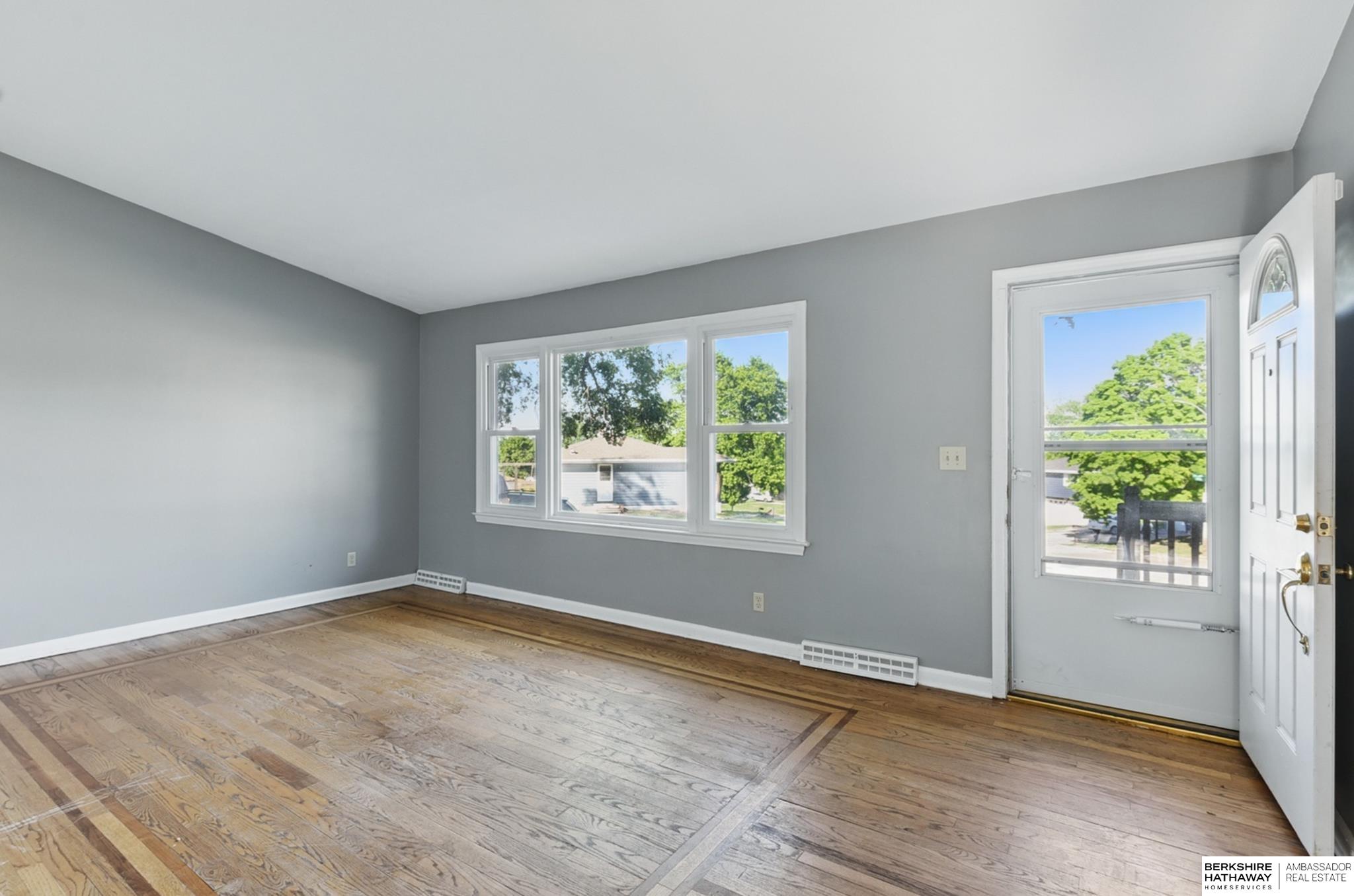 Omaha, Nebraska 68114, United States, 3 Bedrooms Bedrooms, ,2 BathroomsBathrooms,Residential,Pending,130728