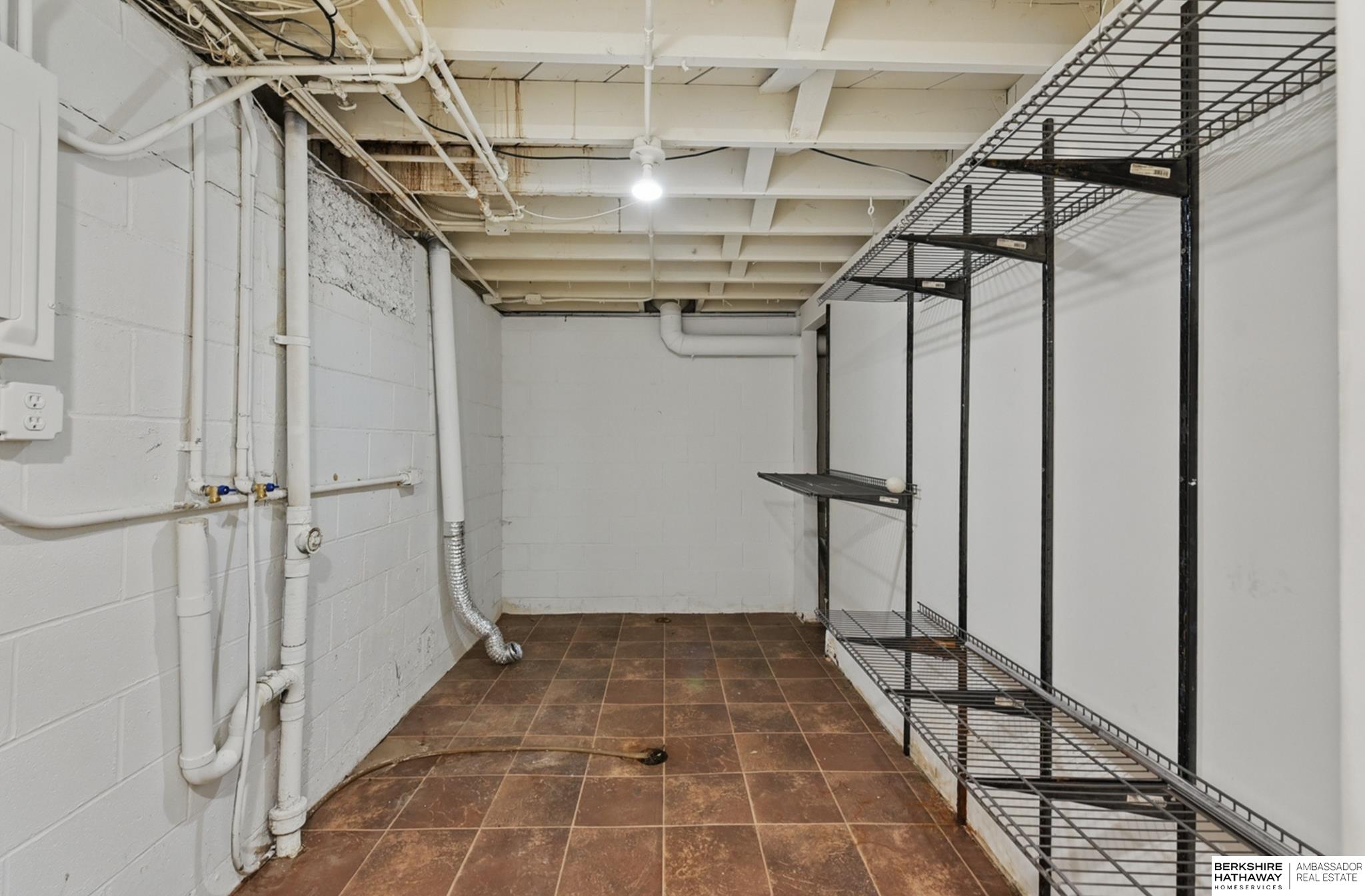 Omaha, Nebraska 68114, United States, 3 Bedrooms Bedrooms, ,2 BathroomsBathrooms,Residential,Pending,130728