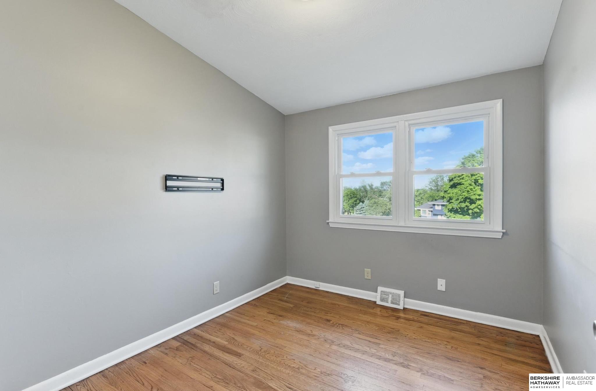 Omaha, Nebraska 68114, United States, 3 Bedrooms Bedrooms, ,2 BathroomsBathrooms,Residential,Pending,130728