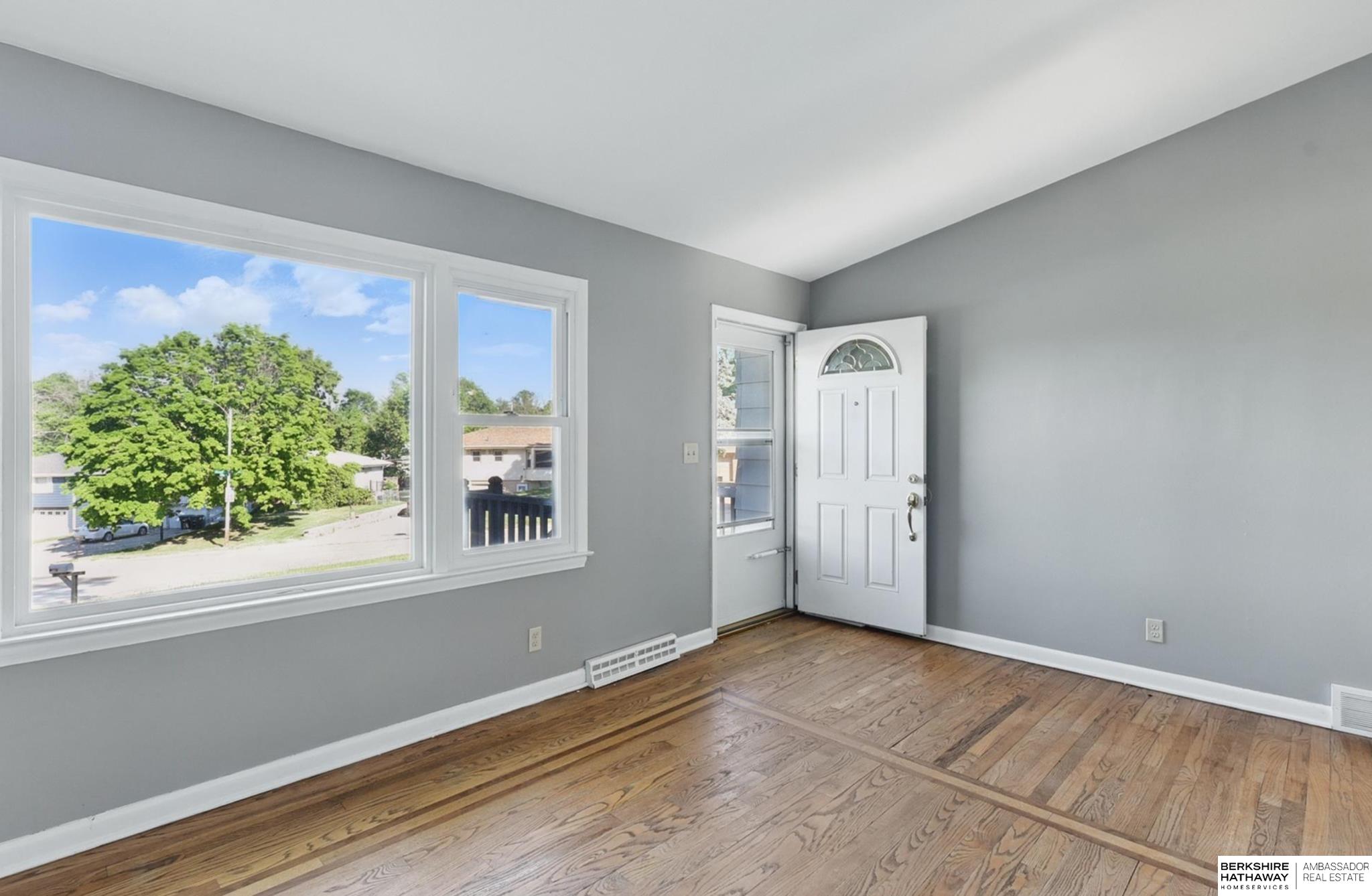 Omaha, Nebraska 68114, United States, 3 Bedrooms Bedrooms, ,2 BathroomsBathrooms,Residential,Pending,130728