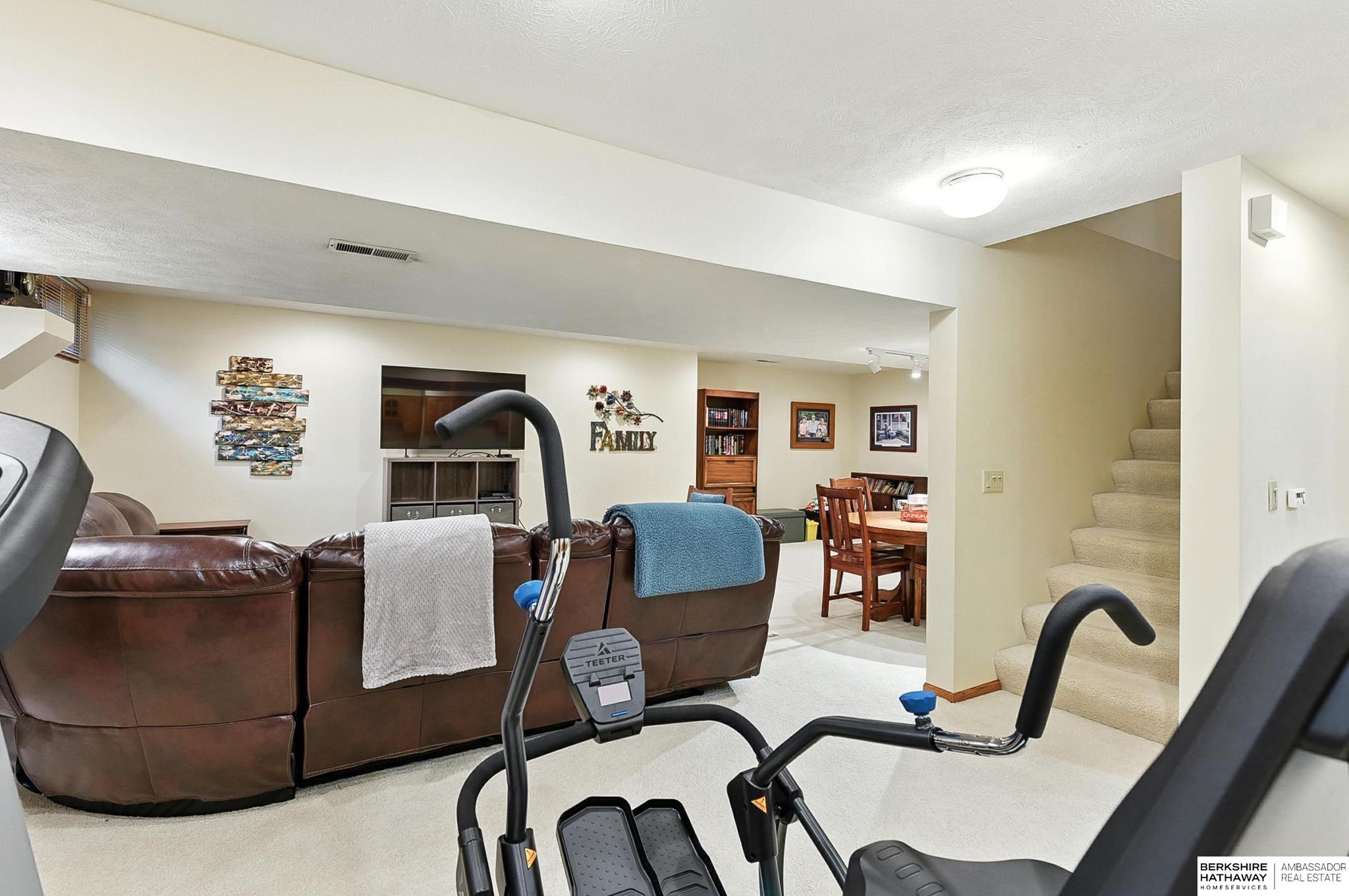 Omaha, Nebraska 68135, United States, 4 Bedrooms Bedrooms, ,3 BathroomsBathrooms,Residential,Active,197316