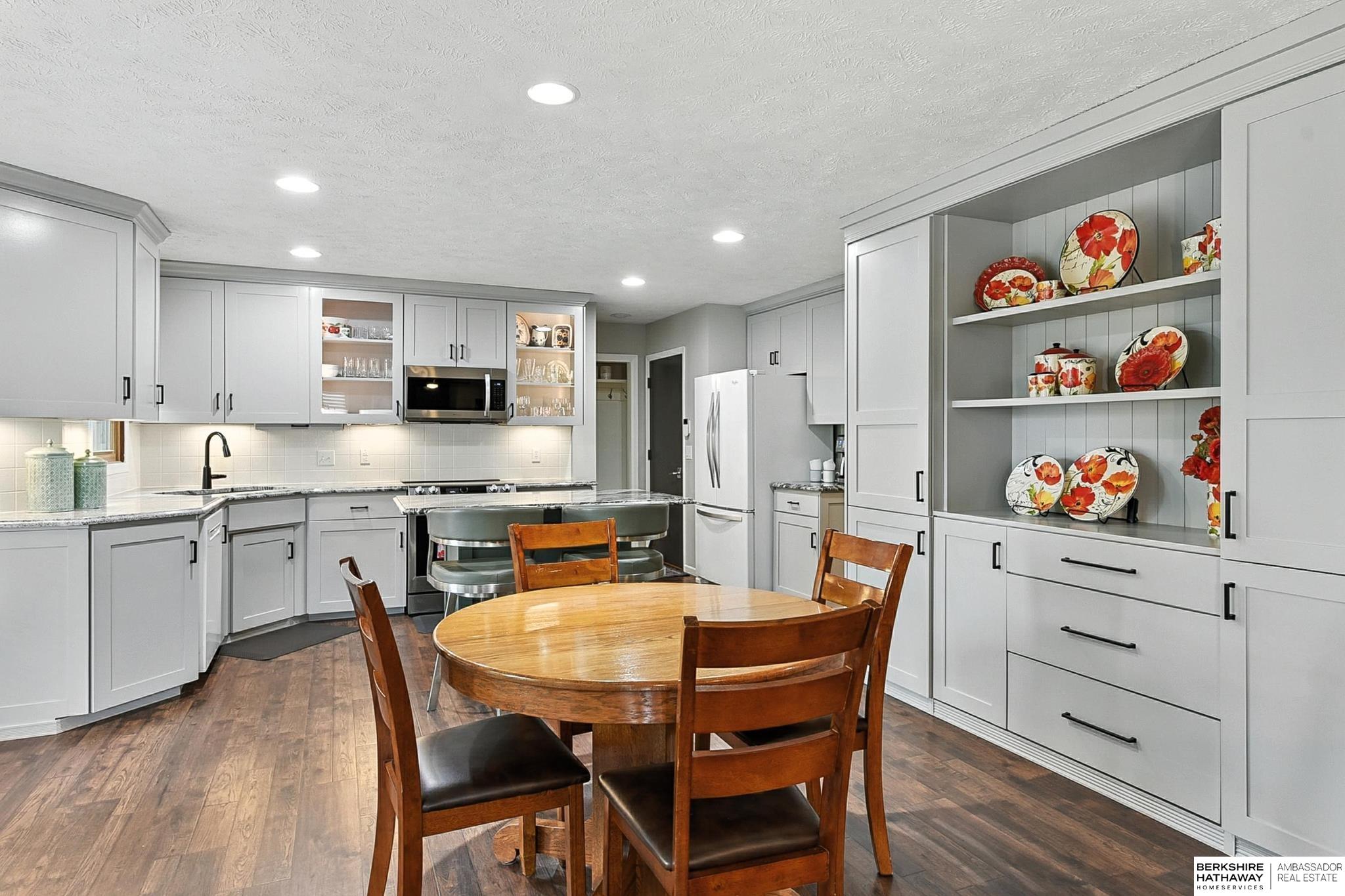 Omaha, Nebraska 68135, United States, 4 Bedrooms Bedrooms, ,3 BathroomsBathrooms,Residential,Active,197316