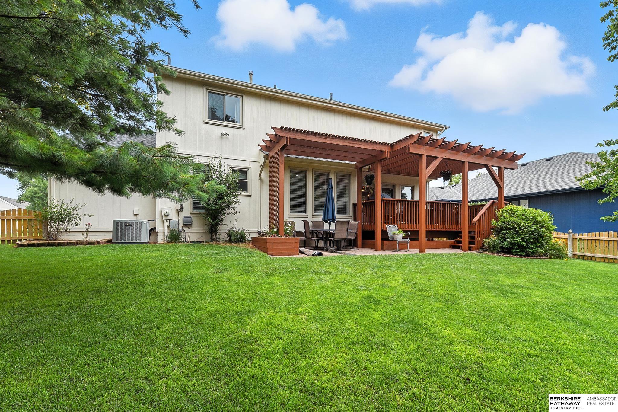 Omaha, Nebraska 68135, United States, 4 Bedrooms Bedrooms, ,3 BathroomsBathrooms,Residential,Active,197316