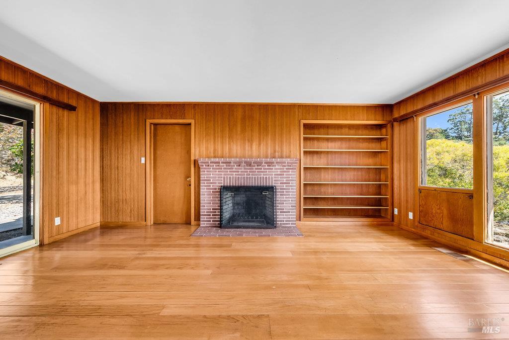 San Rafael, California 94901, United States, 3 Bedrooms Bedrooms, ,4 BathroomsBathrooms,Residential,Pending,203548