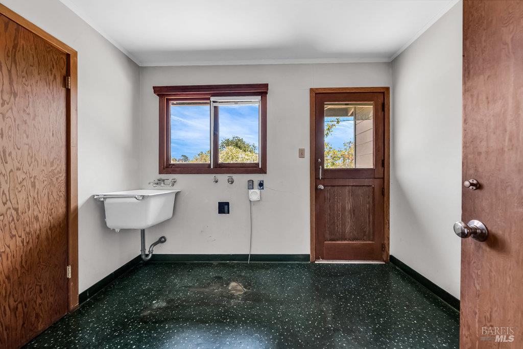 San Rafael, California 94901, United States, 3 Bedrooms Bedrooms, ,4 BathroomsBathrooms,Residential,Pending,203548