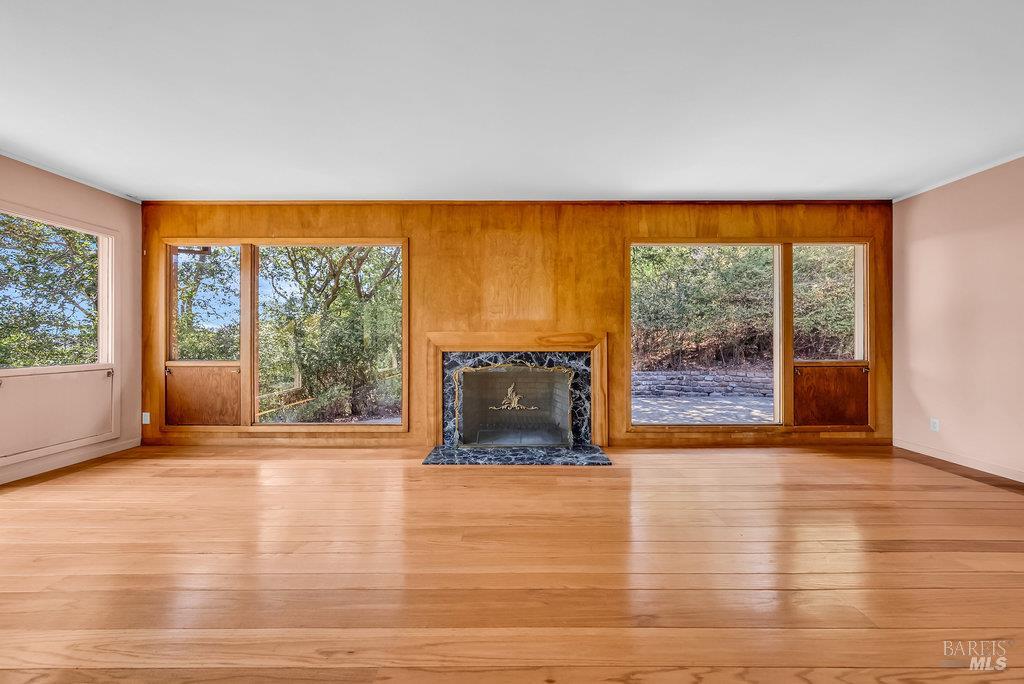 San Rafael, California 94901, United States, 3 Bedrooms Bedrooms, ,4 BathroomsBathrooms,Residential,Pending,203548