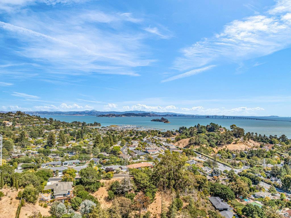 San Rafael, California 94901, United States, 3 Bedrooms Bedrooms, ,4 BathroomsBathrooms,Residential,Pending,203548