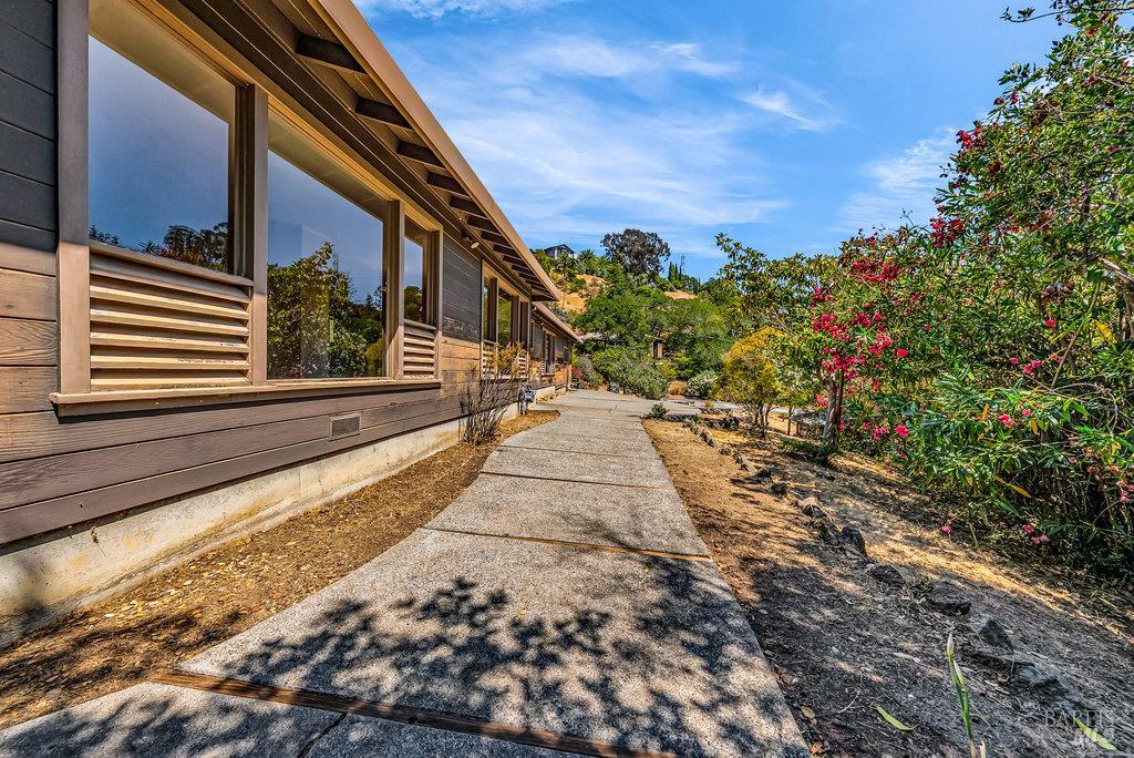 San Rafael, California 94901, United States, 3 Bedrooms Bedrooms, ,4 BathroomsBathrooms,Residential,Pending,203548