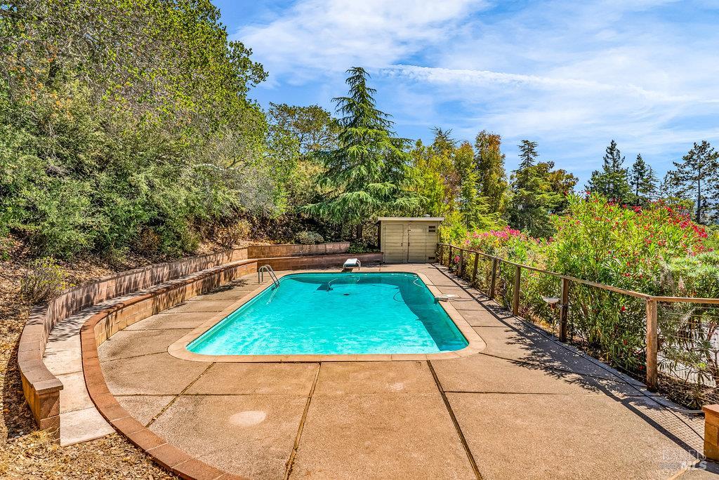 San Rafael, California 94901, United States, 3 Bedrooms Bedrooms, ,4 BathroomsBathrooms,Residential,Pending,203548