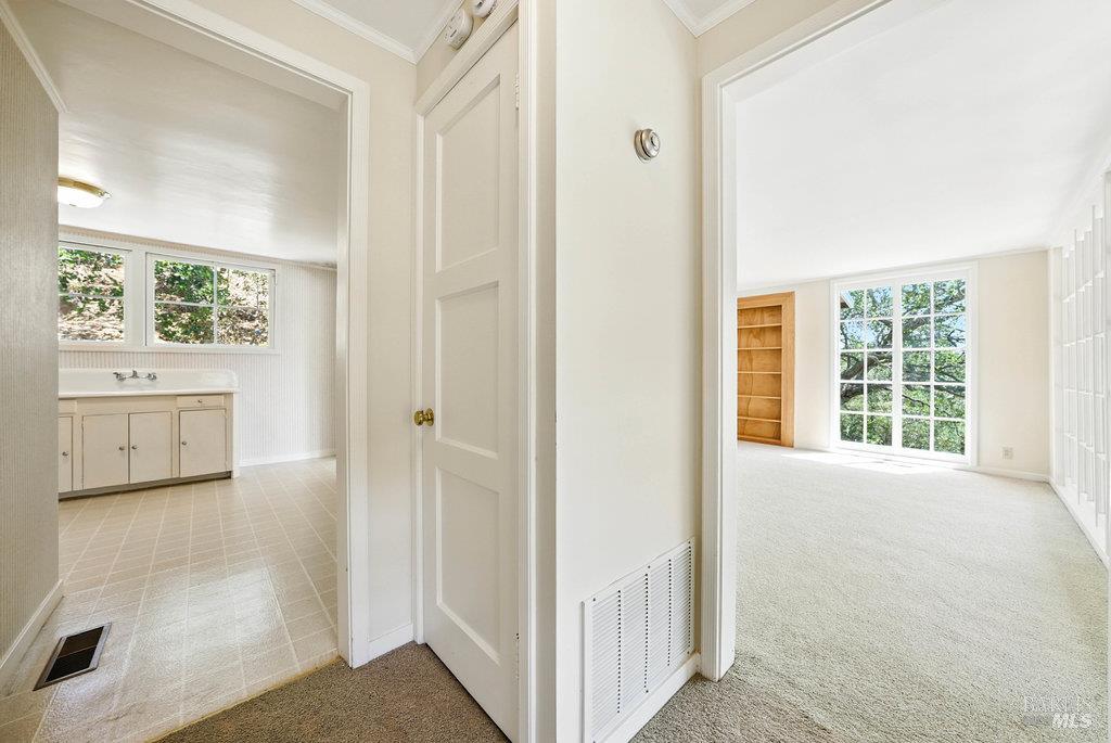 San Rafael, California 94901, United States, 3 Bedrooms Bedrooms, ,4 BathroomsBathrooms,Residential,Pending,203548