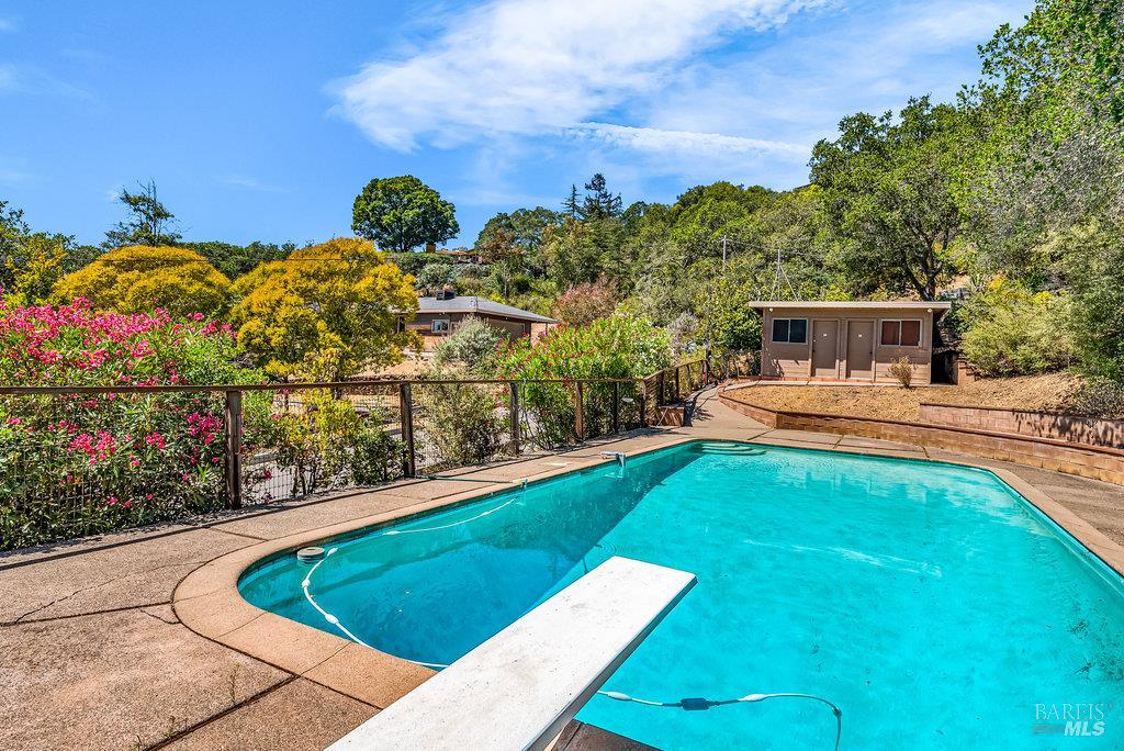 San Rafael, California 94901, United States, 3 Bedrooms Bedrooms, ,4 BathroomsBathrooms,Residential,Pending,203548