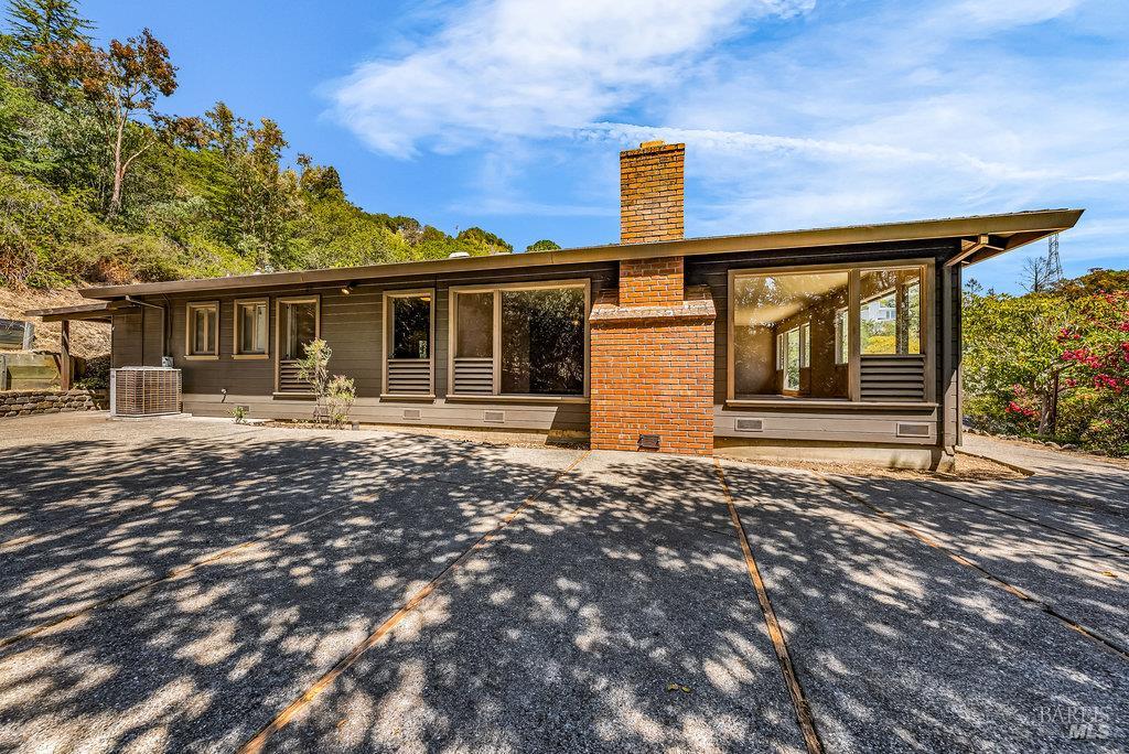 San Rafael, California 94901, United States, 3 Bedrooms Bedrooms, ,4 BathroomsBathrooms,Residential,Pending,203548