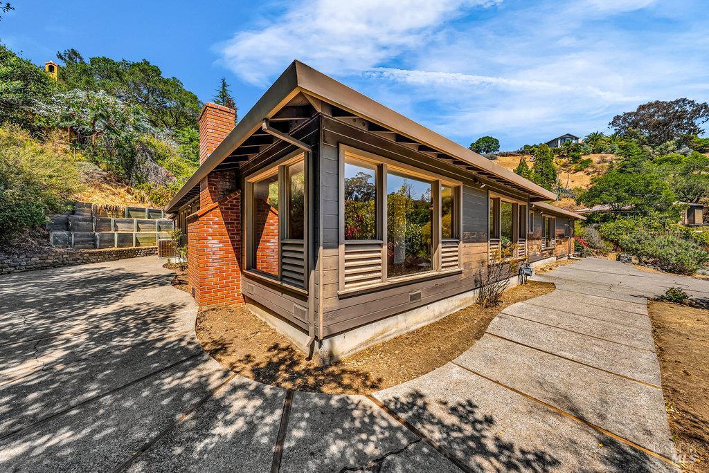 San Rafael, California 94901, United States, 3 Bedrooms Bedrooms, ,4 BathroomsBathrooms,Residential,Pending,203548