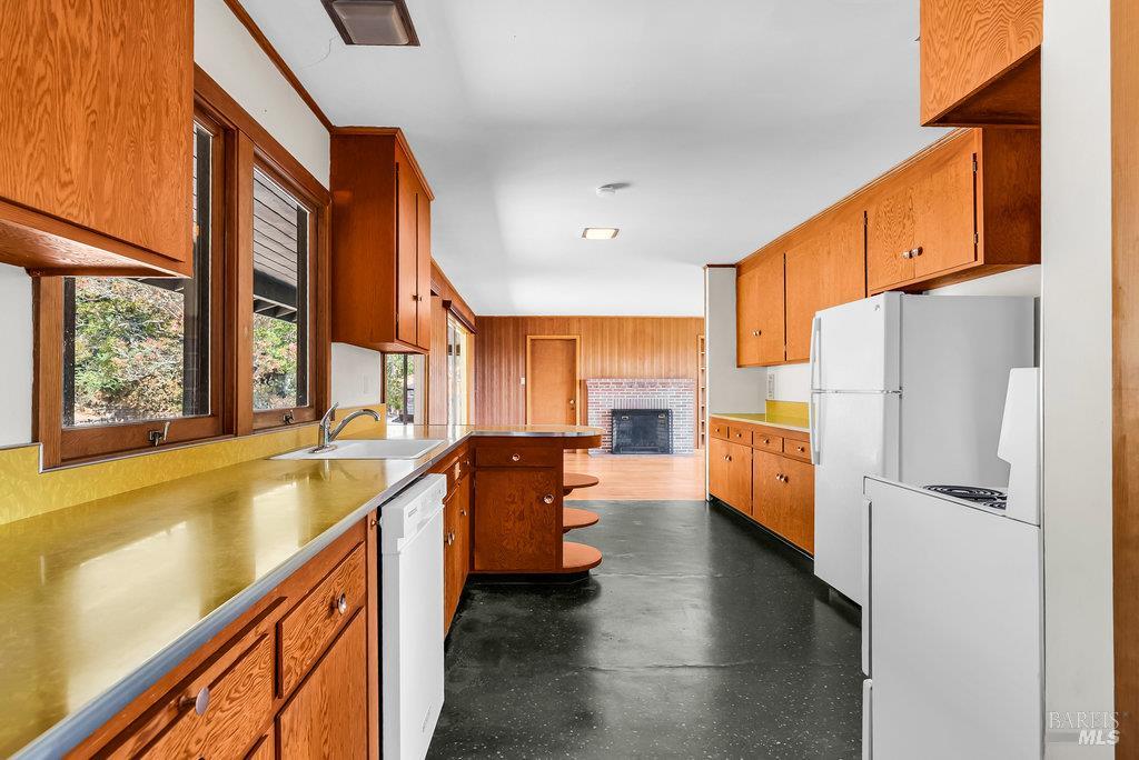 San Rafael, California 94901, United States, 3 Bedrooms Bedrooms, ,4 BathroomsBathrooms,Residential,Pending,203548