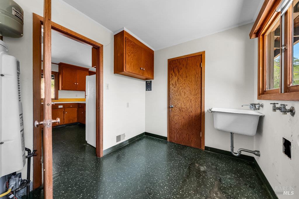 San Rafael, California 94901, United States, 3 Bedrooms Bedrooms, ,4 BathroomsBathrooms,Residential,Pending,203548