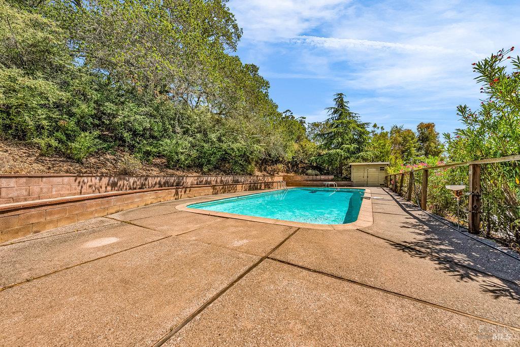 San Rafael, California 94901, United States, 3 Bedrooms Bedrooms, ,4 BathroomsBathrooms,Residential,Pending,203548