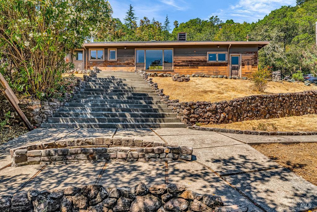 San Rafael, California 94901, United States, 3 Bedrooms Bedrooms, ,4 BathroomsBathrooms,Residential,Pending,203548