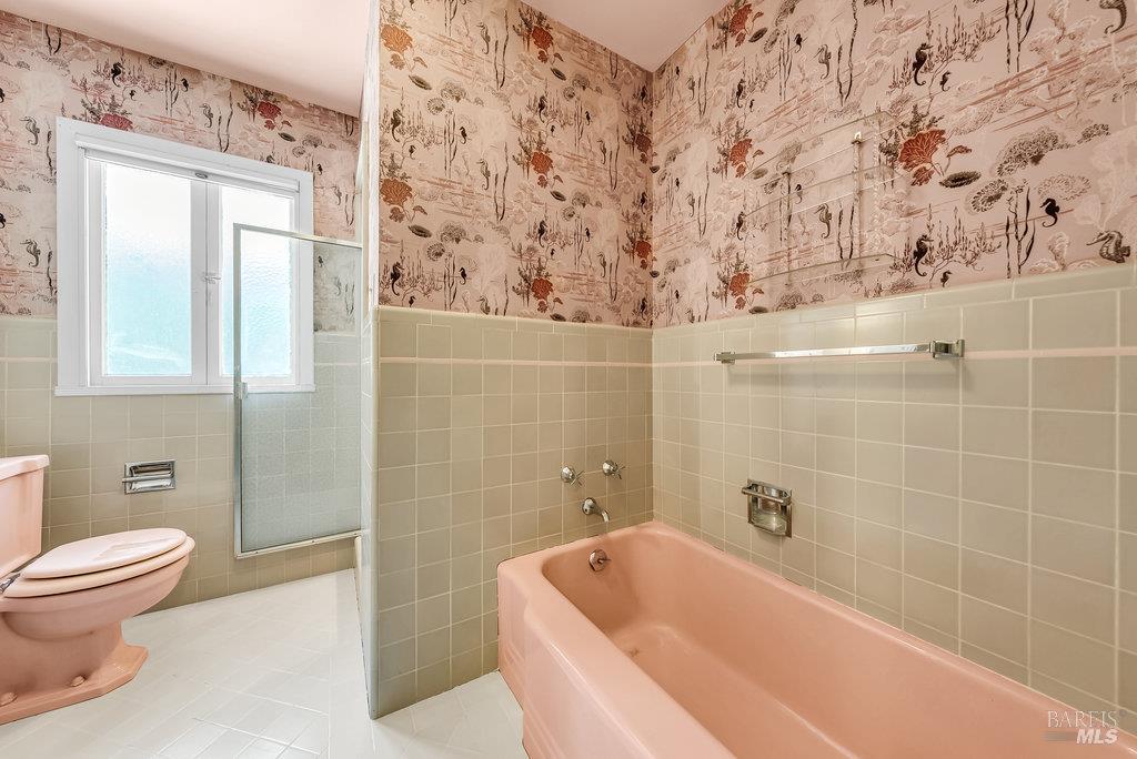 San Rafael, California 94901, United States, 3 Bedrooms Bedrooms, ,4 BathroomsBathrooms,Residential,Pending,203548