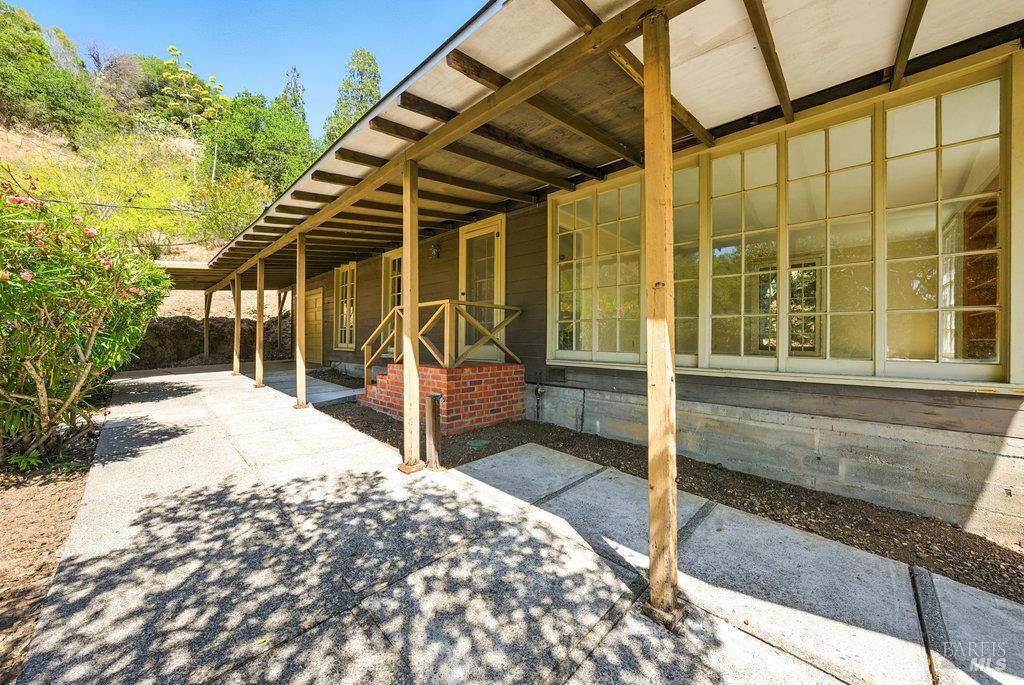 San Rafael, California 94901, United States, 3 Bedrooms Bedrooms, ,4 BathroomsBathrooms,Residential,Pending,203548