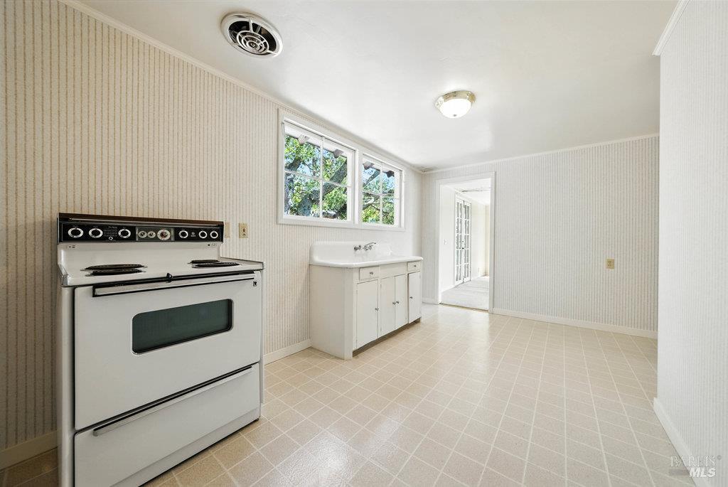 San Rafael, California 94901, United States, 3 Bedrooms Bedrooms, ,4 BathroomsBathrooms,Residential,Pending,203548