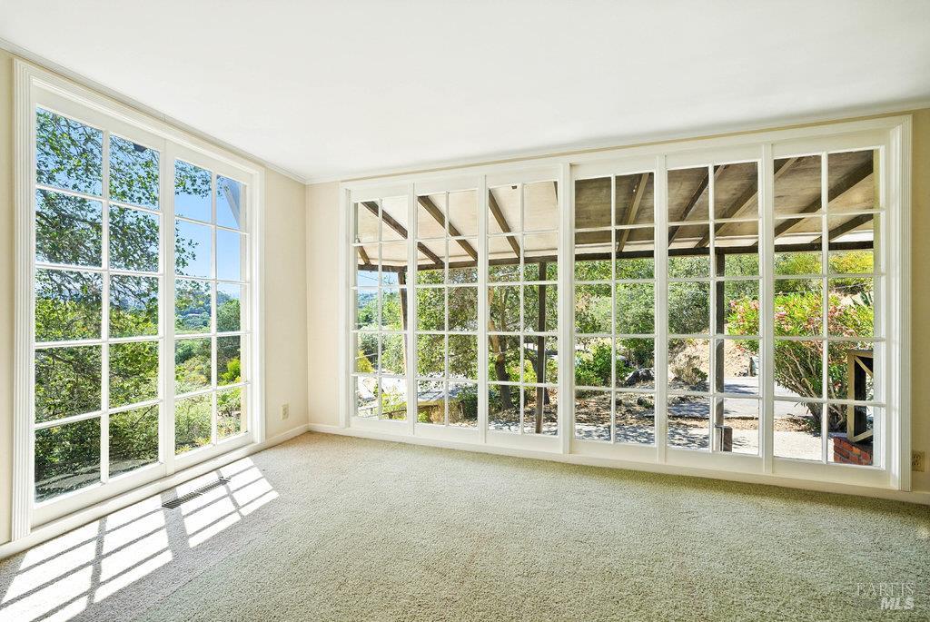 San Rafael, California 94901, United States, 3 Bedrooms Bedrooms, ,4 BathroomsBathrooms,Residential,Pending,203548