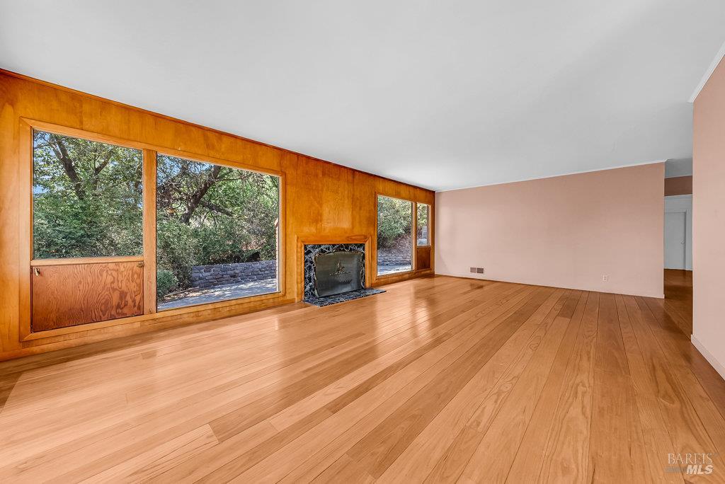 San Rafael, California 94901, United States, 3 Bedrooms Bedrooms, ,4 BathroomsBathrooms,Residential,Pending,203548