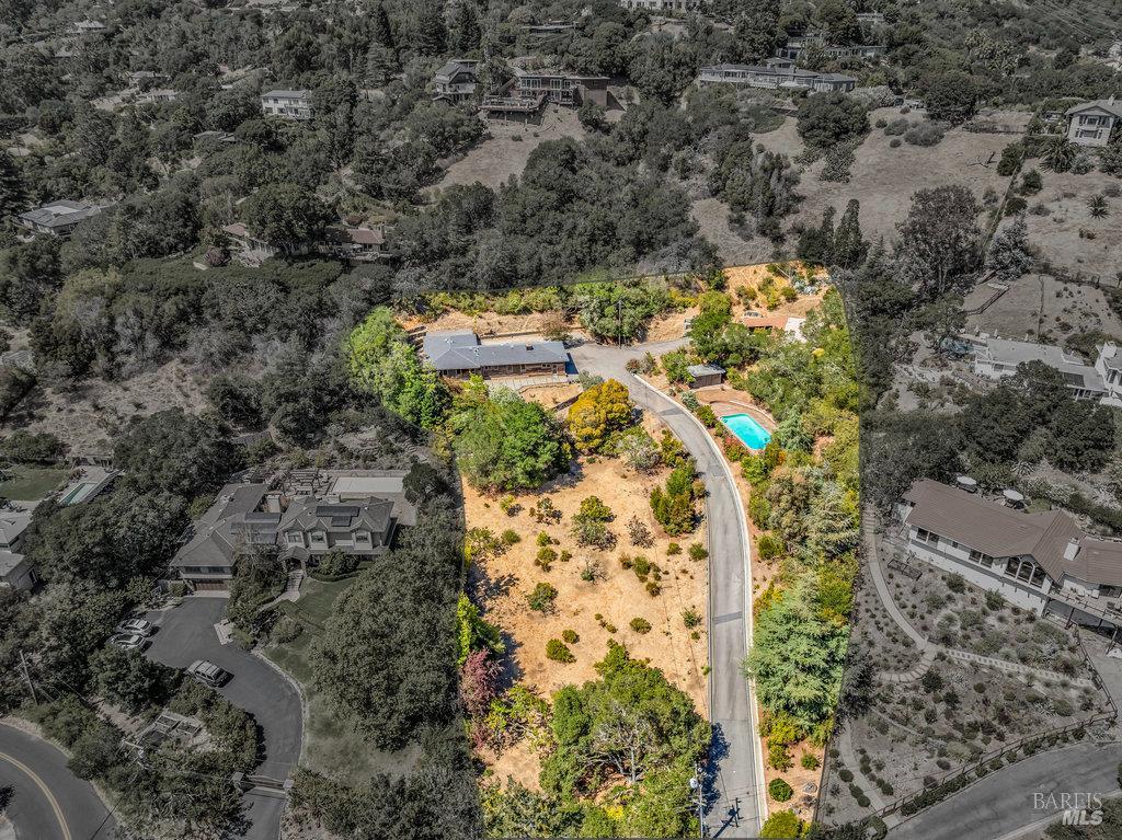 San Rafael, California 94901, United States, 3 Bedrooms Bedrooms, ,4 BathroomsBathrooms,Residential,Pending,203548