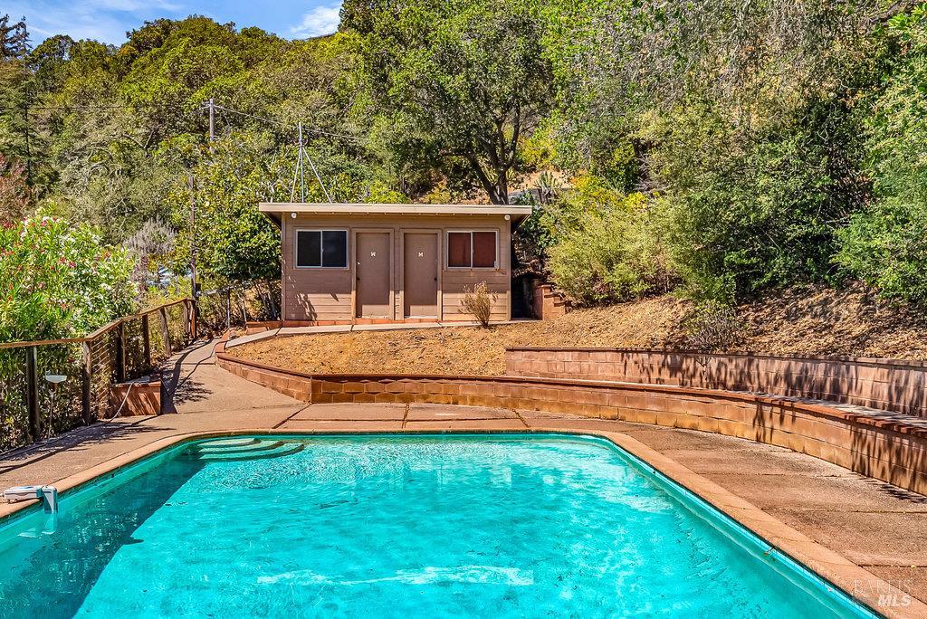 San Rafael, California 94901, United States, 3 Bedrooms Bedrooms, ,4 BathroomsBathrooms,Residential,Pending,203548