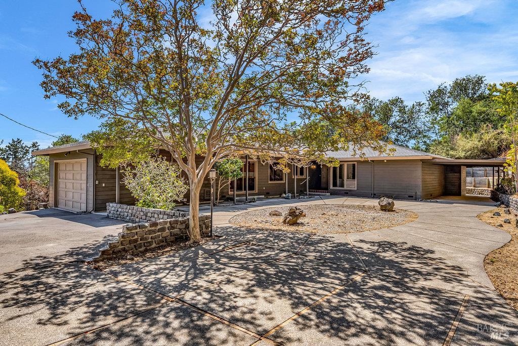 San Rafael, California 94901, United States, 3 Bedrooms Bedrooms, ,4 BathroomsBathrooms,Residential,Pending,203548