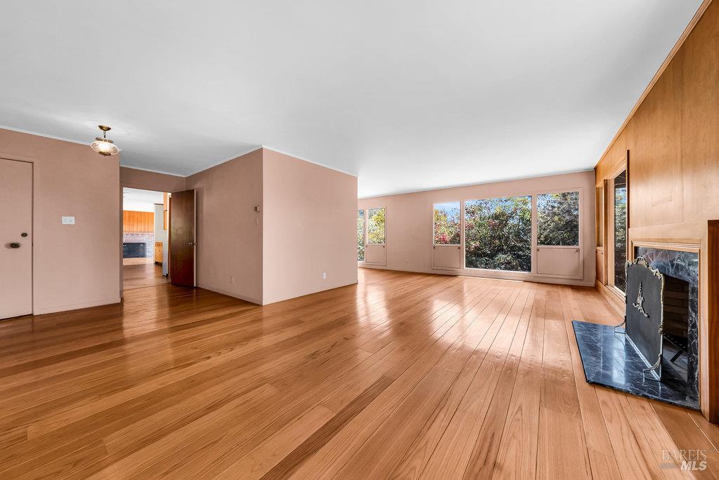 San Rafael, California 94901, United States, 3 Bedrooms Bedrooms, ,4 BathroomsBathrooms,Residential,Pending,203548