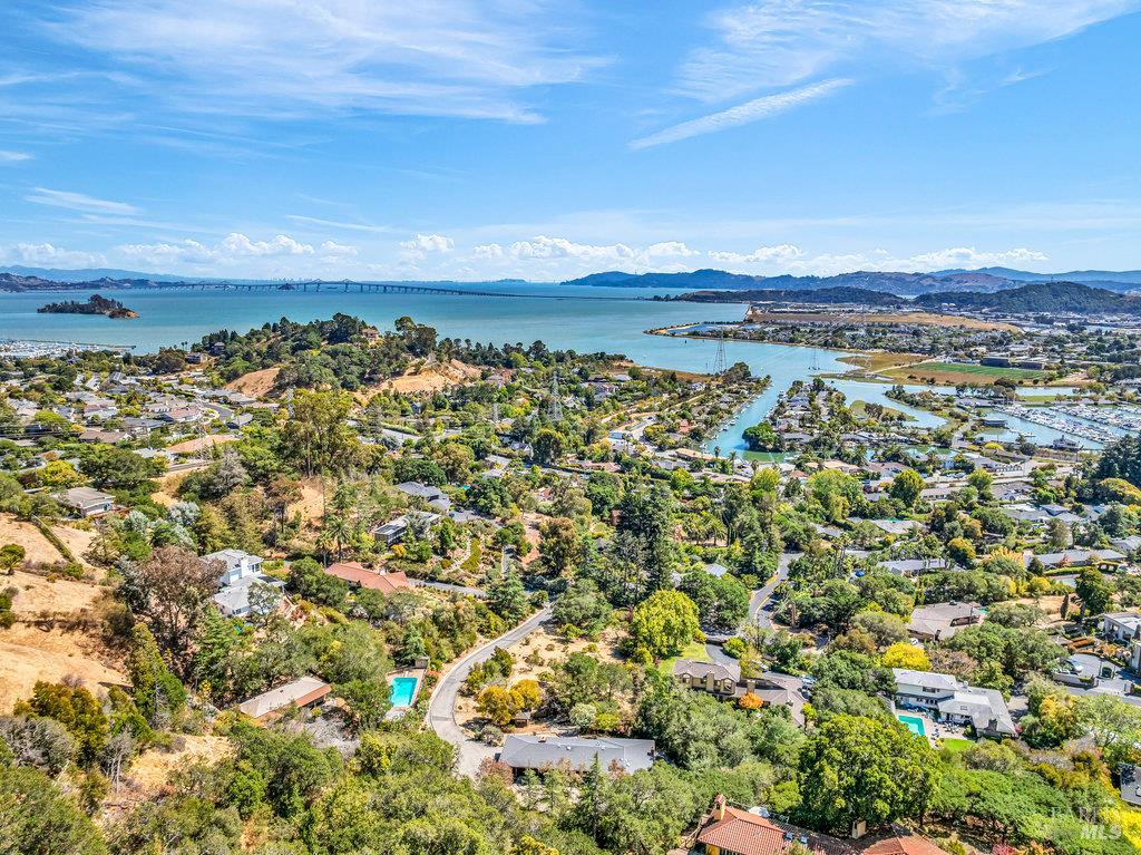 San Rafael, California 94901, United States, 3 Bedrooms Bedrooms, ,4 BathroomsBathrooms,Residential,Pending,203548