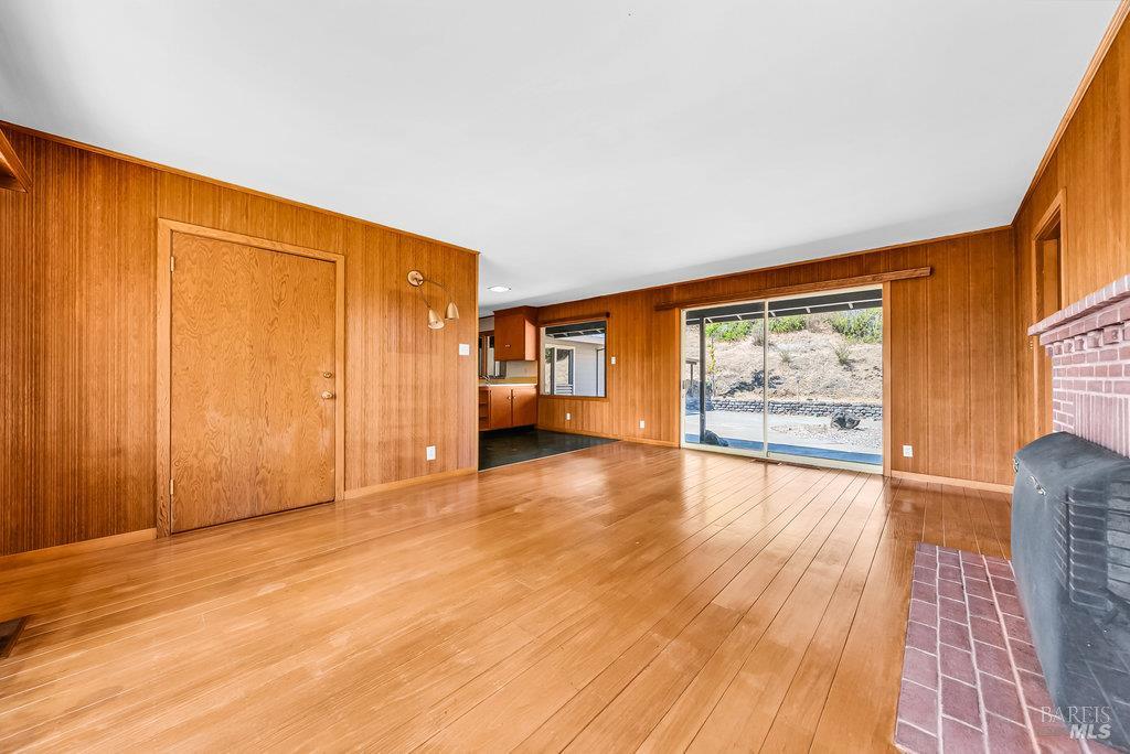 San Rafael, California 94901, United States, 3 Bedrooms Bedrooms, ,4 BathroomsBathrooms,Residential,Pending,203548