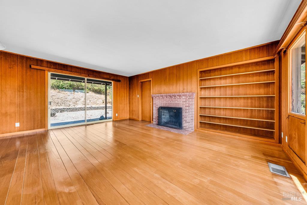 San Rafael, California 94901, United States, 3 Bedrooms Bedrooms, ,4 BathroomsBathrooms,Residential,Pending,203548