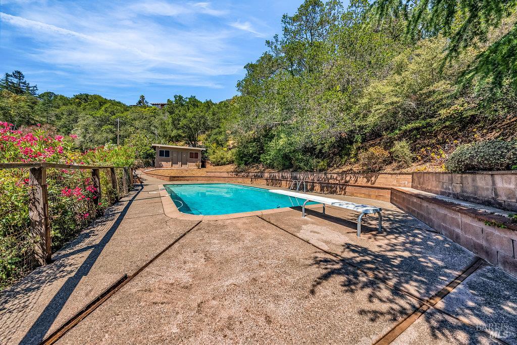 San Rafael, California 94901, United States, 3 Bedrooms Bedrooms, ,4 BathroomsBathrooms,Residential,Pending,203548