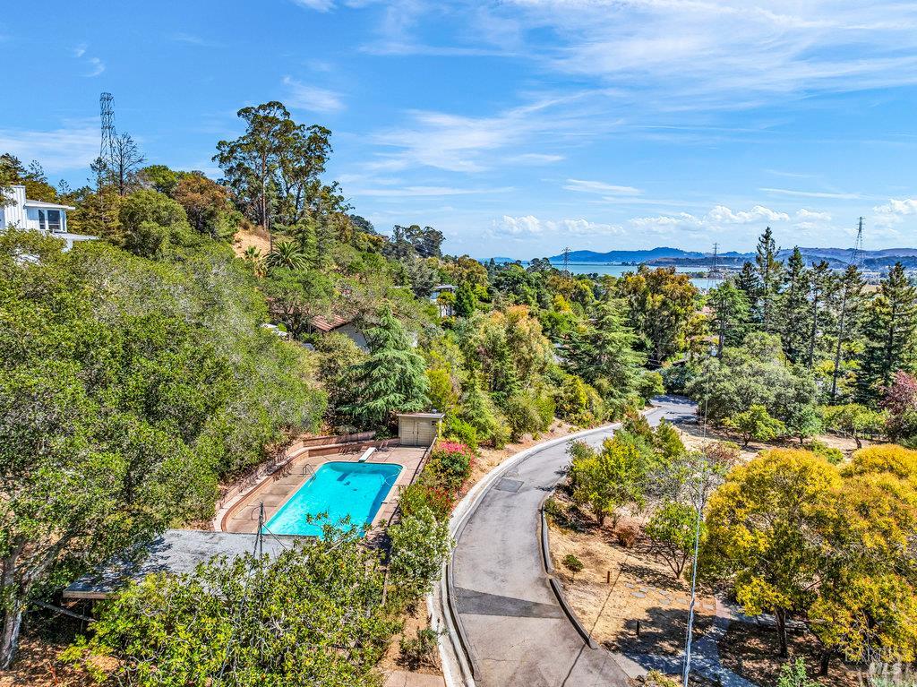 San Rafael, California 94901, United States, 3 Bedrooms Bedrooms, ,4 BathroomsBathrooms,Residential,Pending,203548