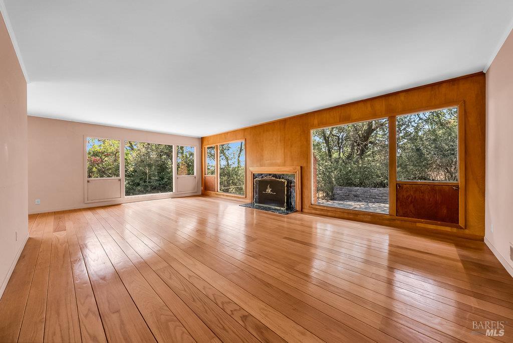 San Rafael, California 94901, United States, 3 Bedrooms Bedrooms, ,4 BathroomsBathrooms,Residential,Pending,203548