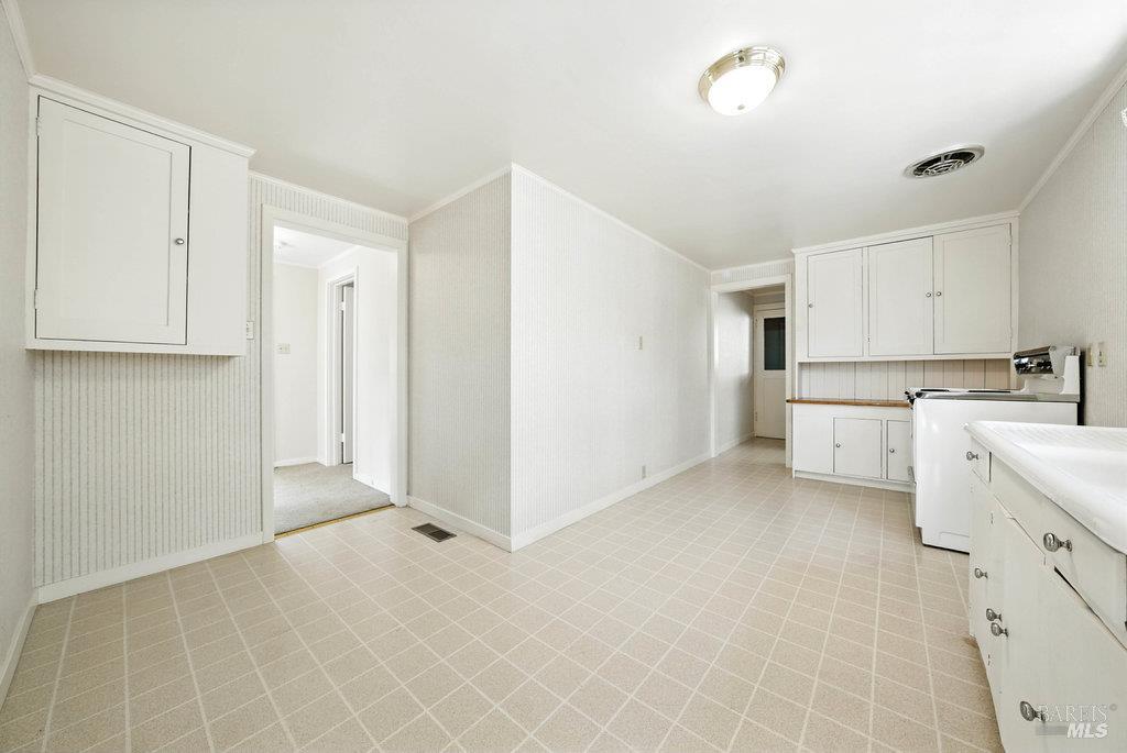 San Rafael, California 94901, United States, 3 Bedrooms Bedrooms, ,4 BathroomsBathrooms,Residential,Pending,203548