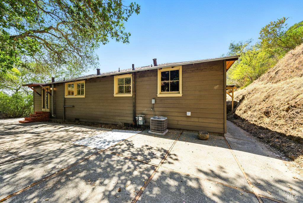 San Rafael, California 94901, United States, 3 Bedrooms Bedrooms, ,4 BathroomsBathrooms,Residential,Pending,203548