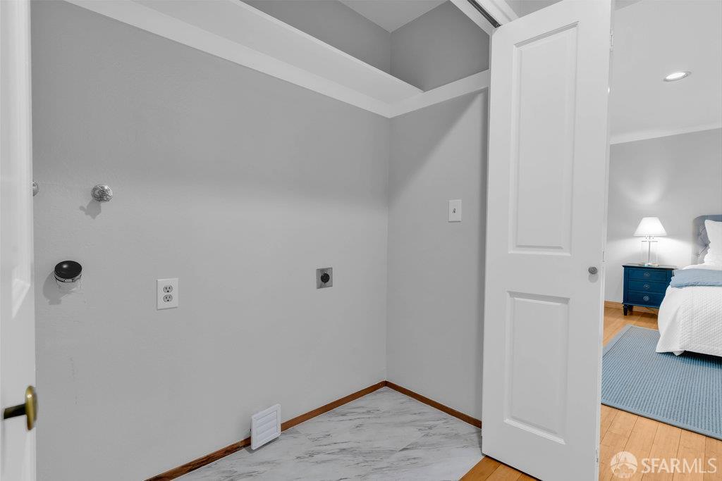 Oakland, California 94610, United States, 4 Bedrooms Bedrooms, ,3 BathroomsBathrooms,Residential,Active,247246